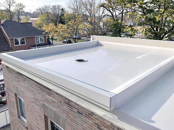 Flat low-slope membrane roof on a Chicago building
