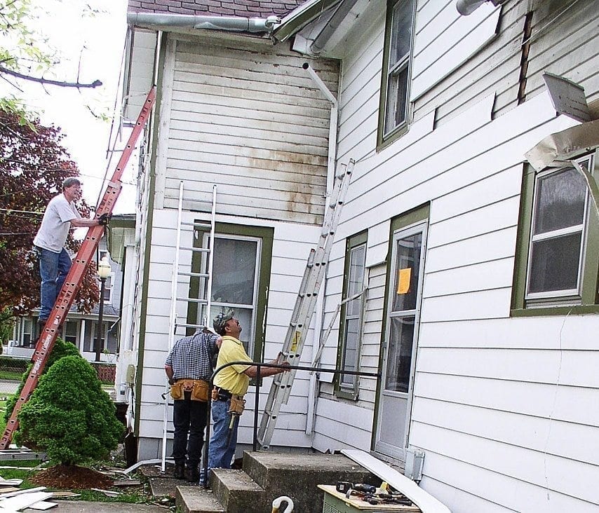 Pegasus crew replacing old siding on a Chicago home